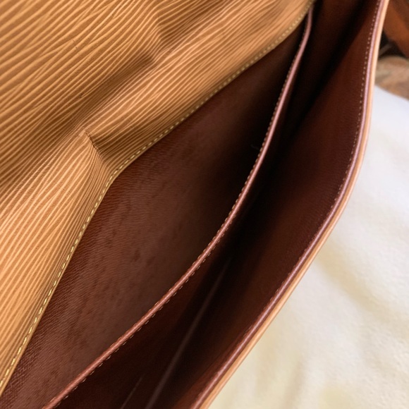 Louis Vuitton Epi Lena 32 Beige Clutch - Picture 8 of 16